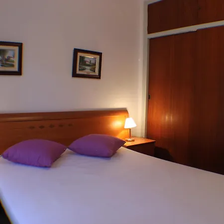 Agi Monaco Rosas